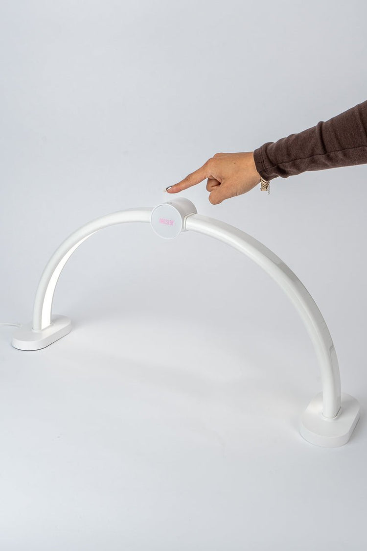 Curve LED Bordlampe | Nailster Denmark