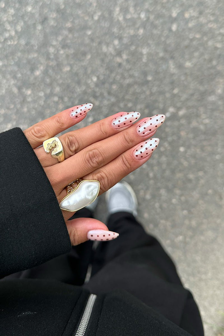 Pearl Espresso Dots | Nailster Denmark